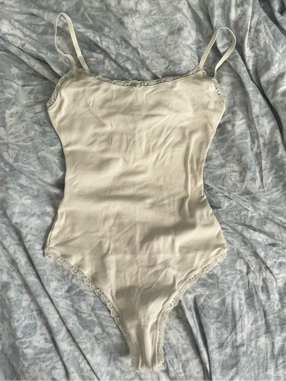 NWT SKIMS logo pointelle thong bodysuit bone lace rosette detail